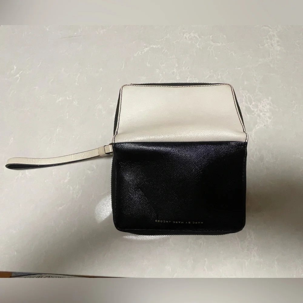 Marc Jacobs Leather Continental Wristlet Wallet - Picture 4 of 8